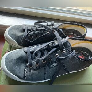 Keen Eldon Harvest Sneakers, Sz 11.5, Black and White. Great condition